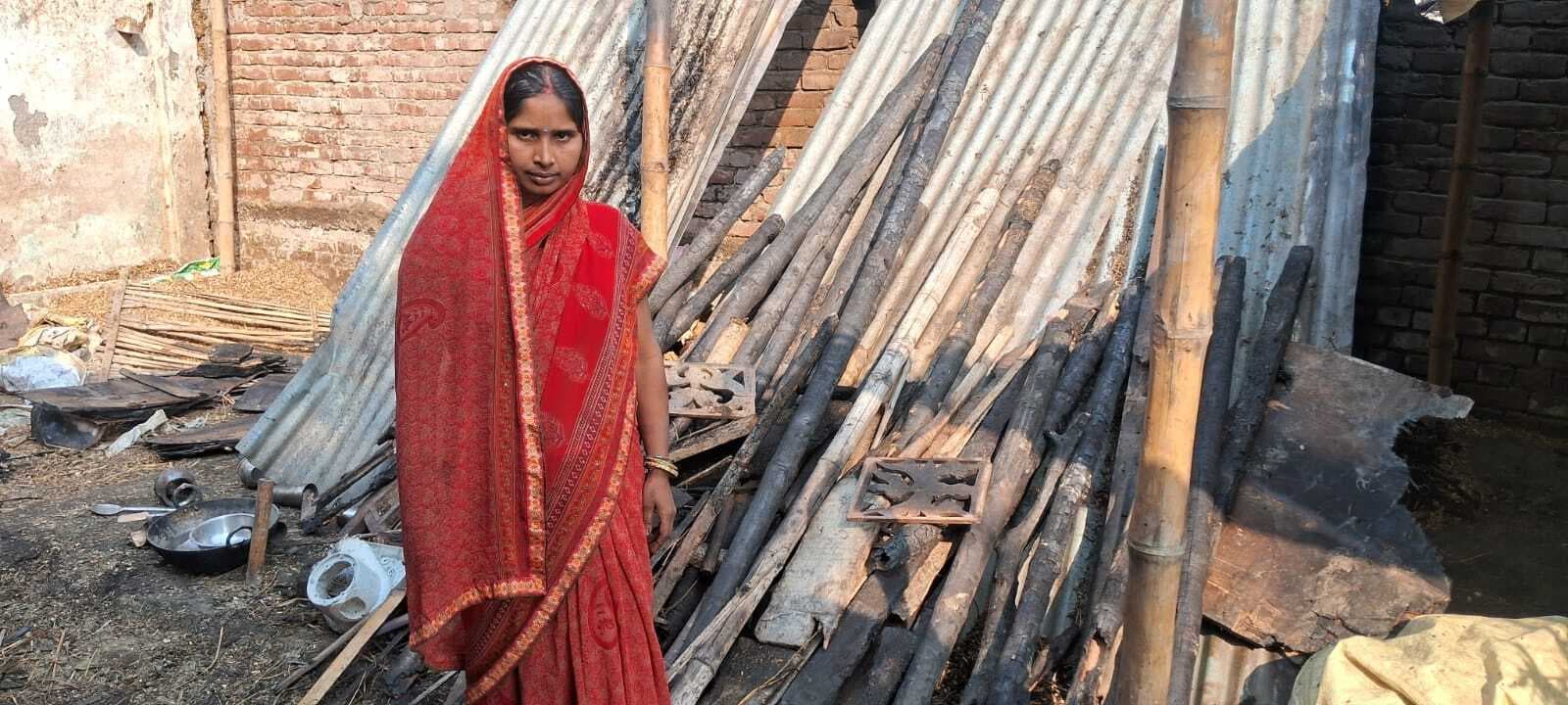 आग से दो परिवार का चार घर सहित हजारों रुपये का सामान जलकर नष्ट