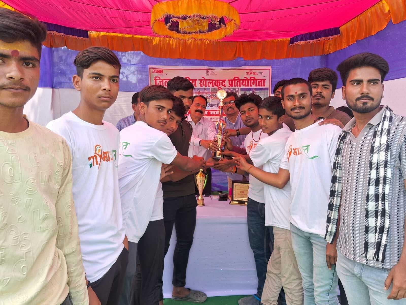 बालक वर्ग फुटबॉल में उग्रतारा युवा क्लब महिषी रहा विजेता