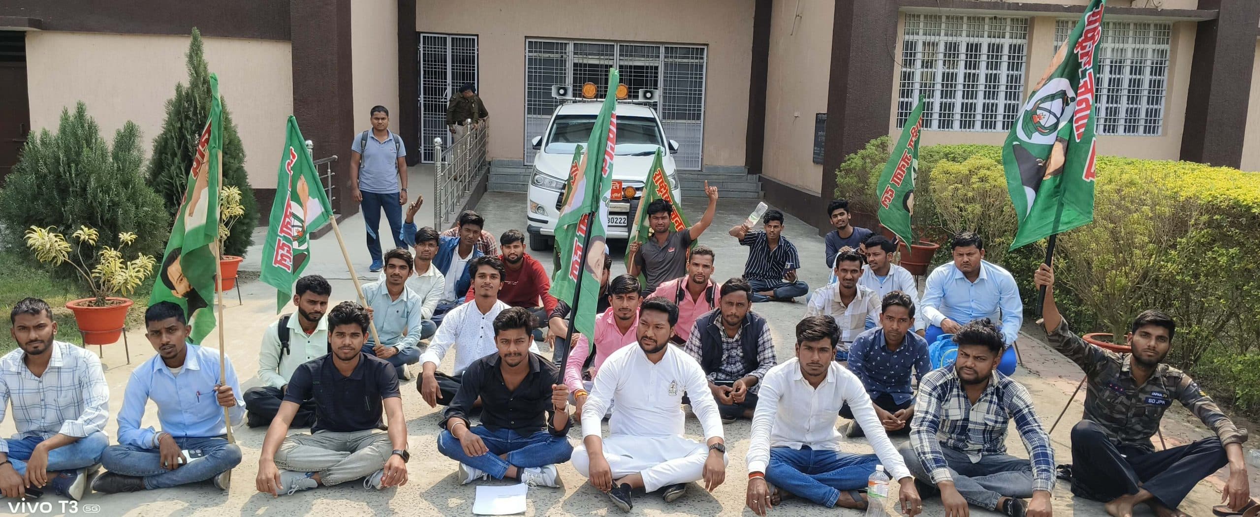 17 सूत्री मांगों को लेकर छात्र राजद का पूर्णिया विवि के समक्ष धरना-प्रदर्शन