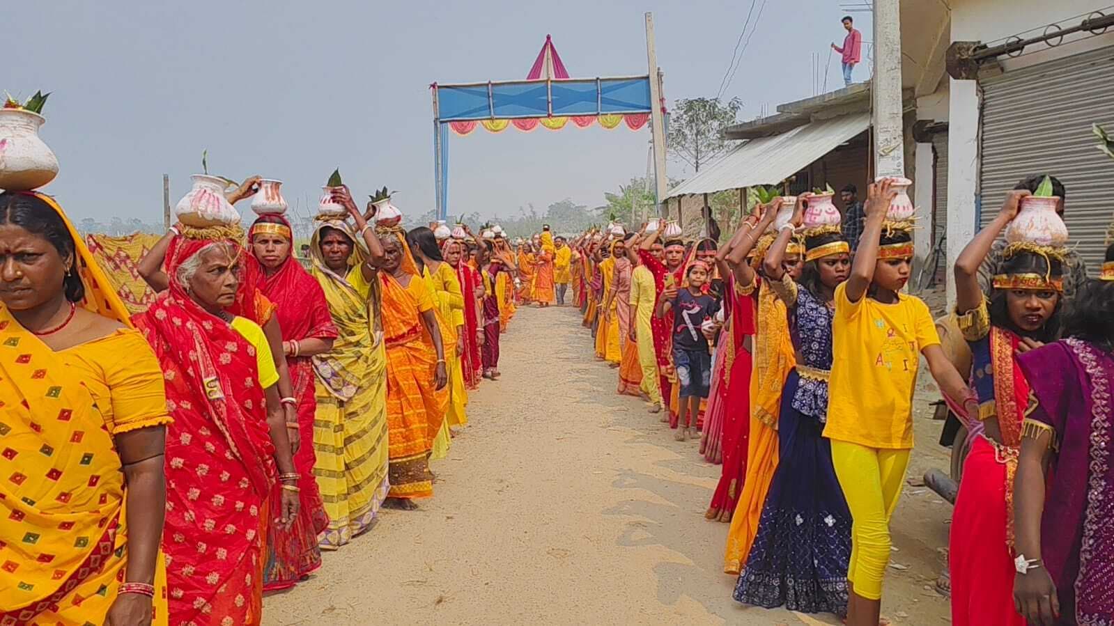 बनगामा गांव में भव्य कलशयात्रा के साथ विष्णु यज्ञ शुरू