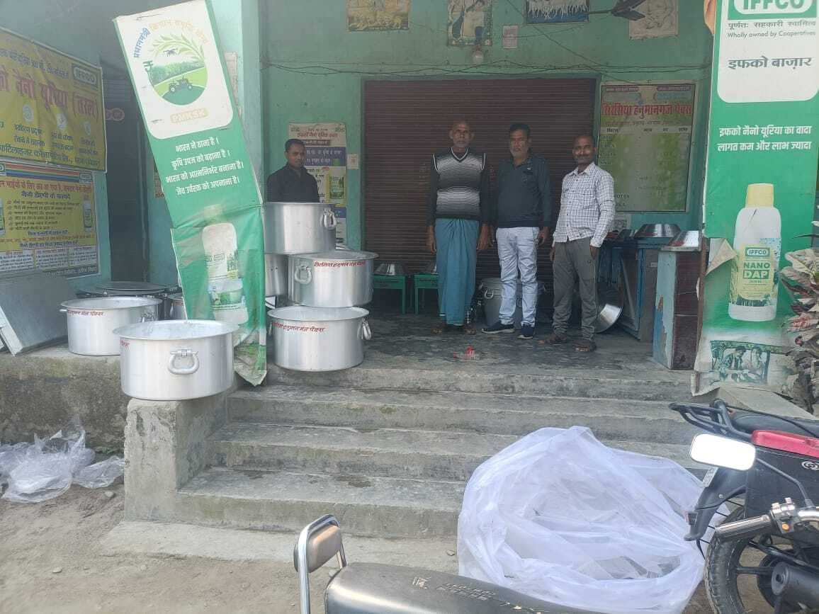 महथावा पैक्स ने शुरू की सस्ती बर्तन व चूल्हा किराया सेवा