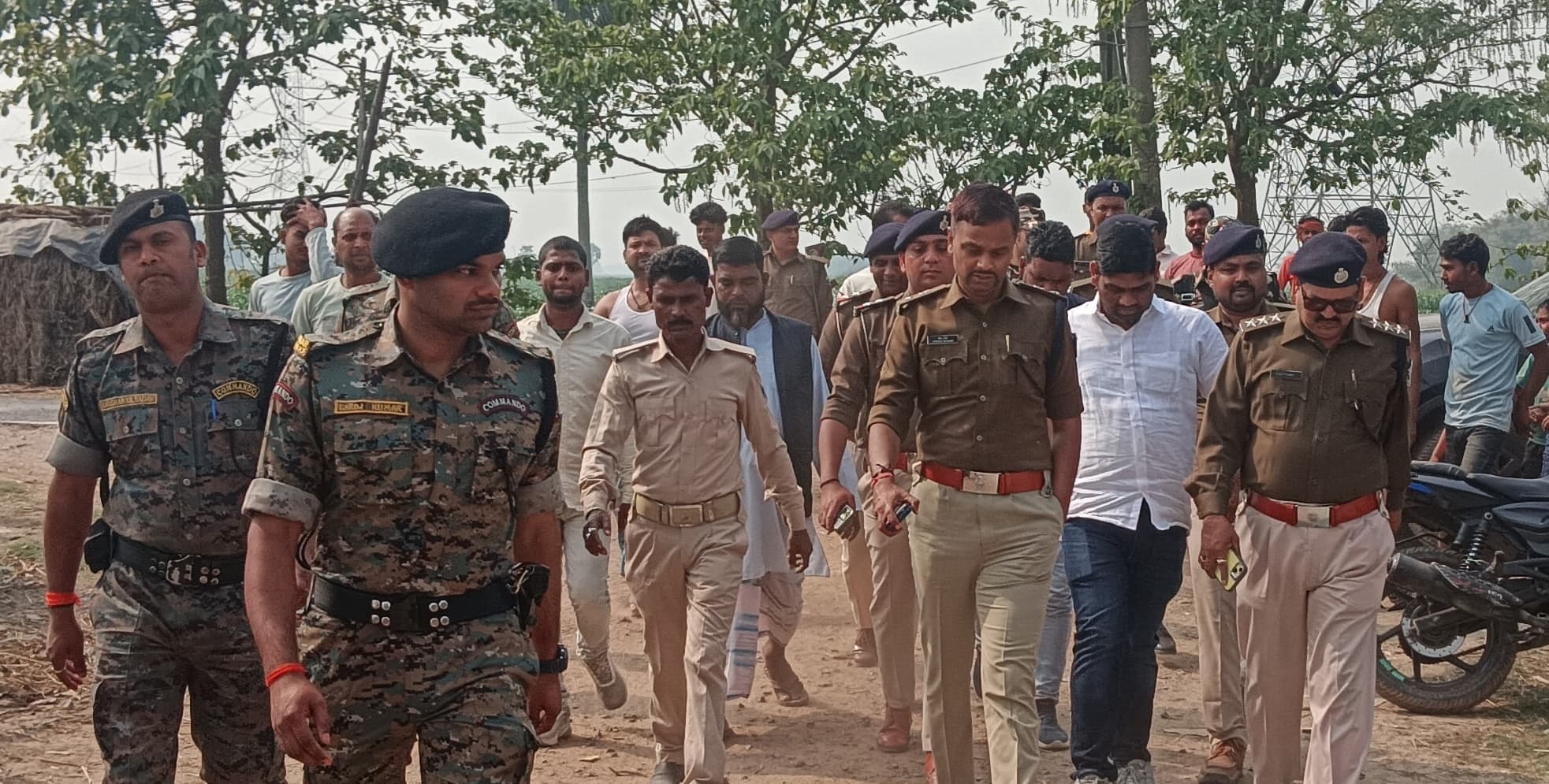 बम धमाका घटनास्थल का एसपी ने की जांच, घायलों से की पूछताछ