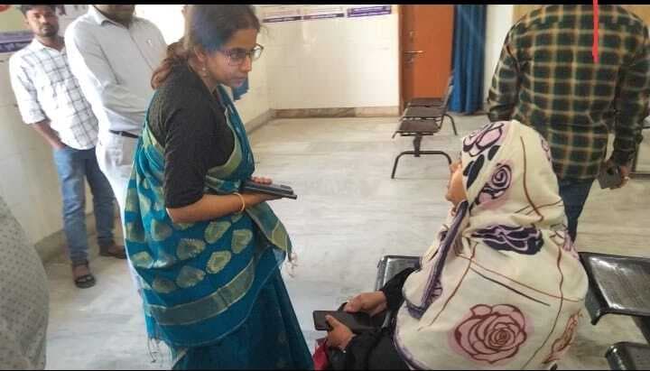 Jamshedpur News : सदर अस्पताल से नदारद चार डॉक्टरों को शो-कॉज