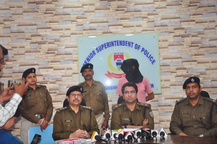 पुलिस ने हथियार के साथ तीन युवकों को किया गिरफ्तार