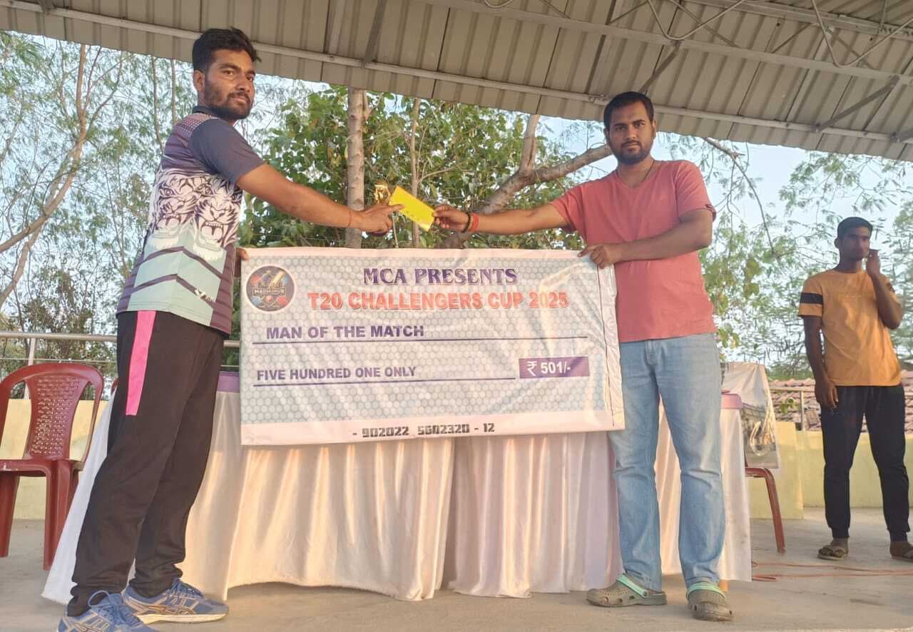 नॉकआउट क्रिकेट के तीसरे क्वार्टर फाइनल में गिरिडीह की टीम हुई विजयी