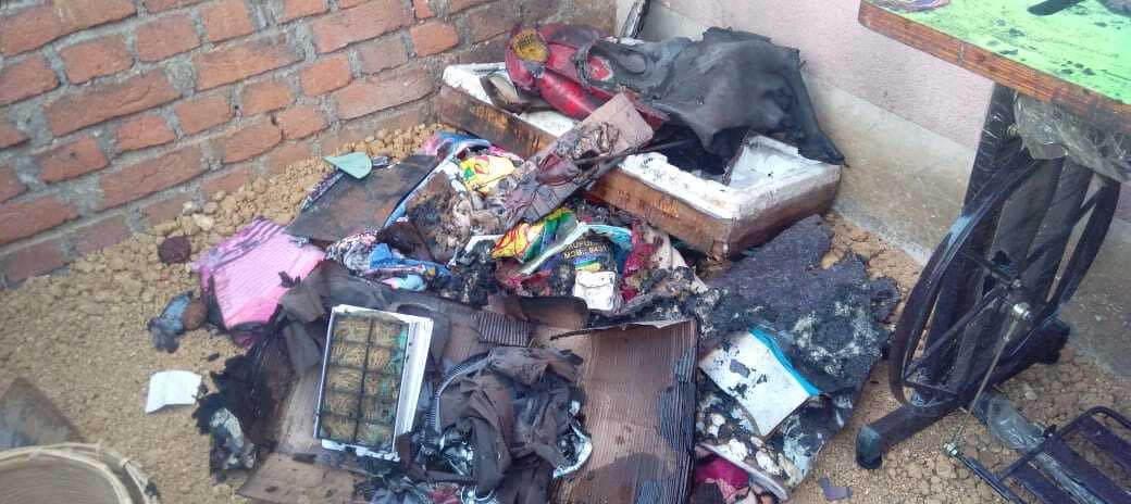 शॉर्ट सर्किट से घर में लगी आग, हजारों का सामान नष्ट