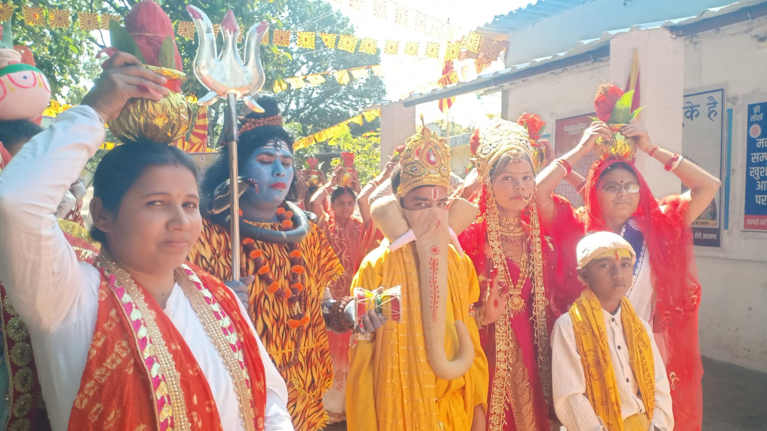 ब्रह्मकुमारी ने शोभायात्रा निकालकर कराया महादेव का दर्शन