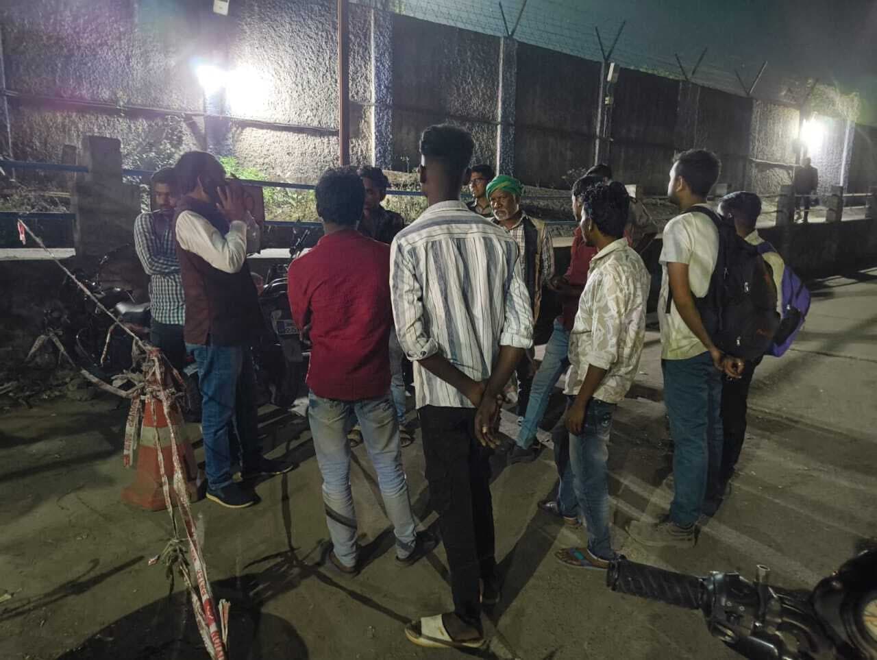 बकाया वेतन नहीं मिलने पर टाटा पावर गेट जाम की चेतावनी, हंगामा