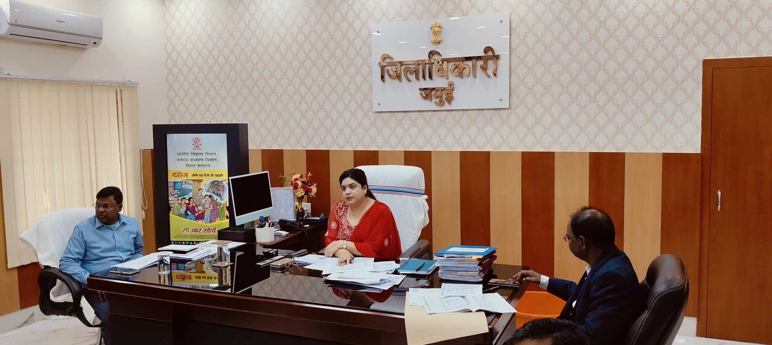 निर्धारित समय सीमा के अंदर विकास कार्यों को पूरा करने के निर्देश
