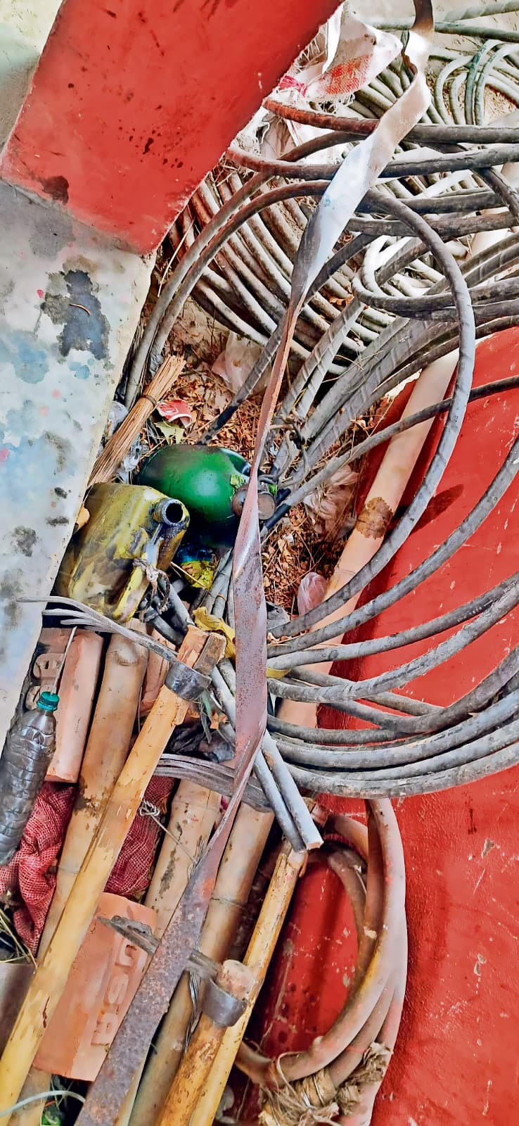 saran news : रेलवे लाइन पर रखा लोहे का लंबा रॉड, हादसा टला