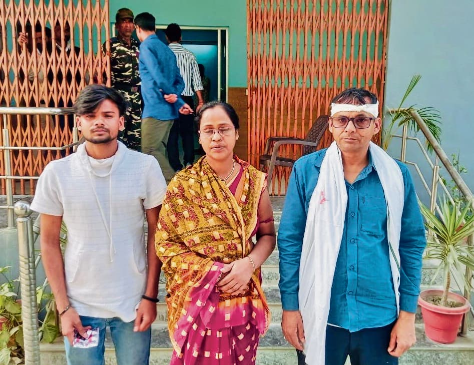 Gopalganj News  : श्रीपुर में दुकान में घुसकर हमलावरों ने दुकानदार व स्टाफ को पीटा, पॉकेट से 40 हजार रुपये भी निकाले