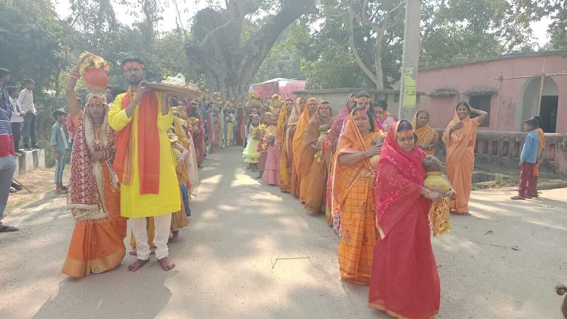 राजा बाबा की प्रतिमा की प्राण-प्रतिष्ठा को ले निकाली कलशयात्रा