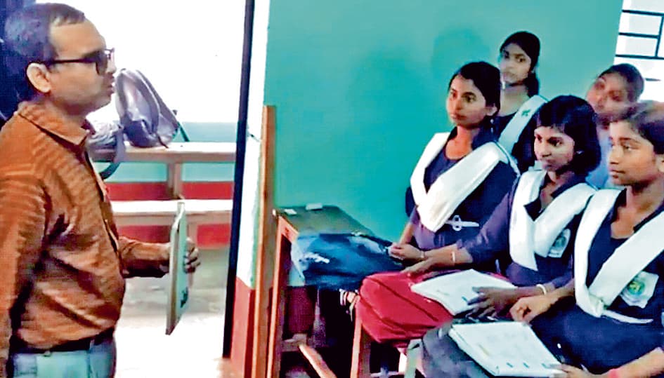 कल्याणी : अंधेरे में भी शिक्षा की रोशनी फैला रहे ‘रिवोल्यूशन सर’