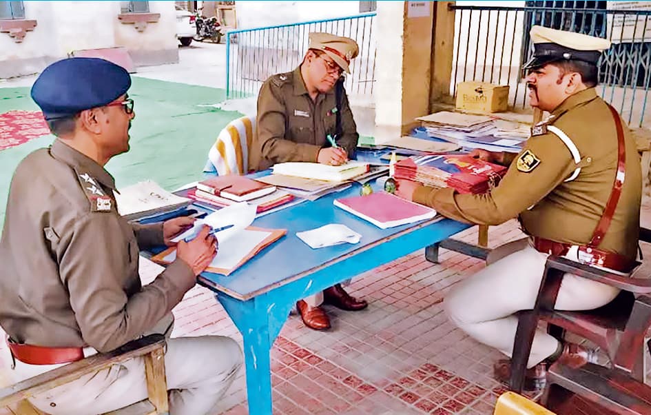 Hajipur News : एसपी ने सभी लंबित मामलों के शीघ्र निबटारे का दिया आदेश