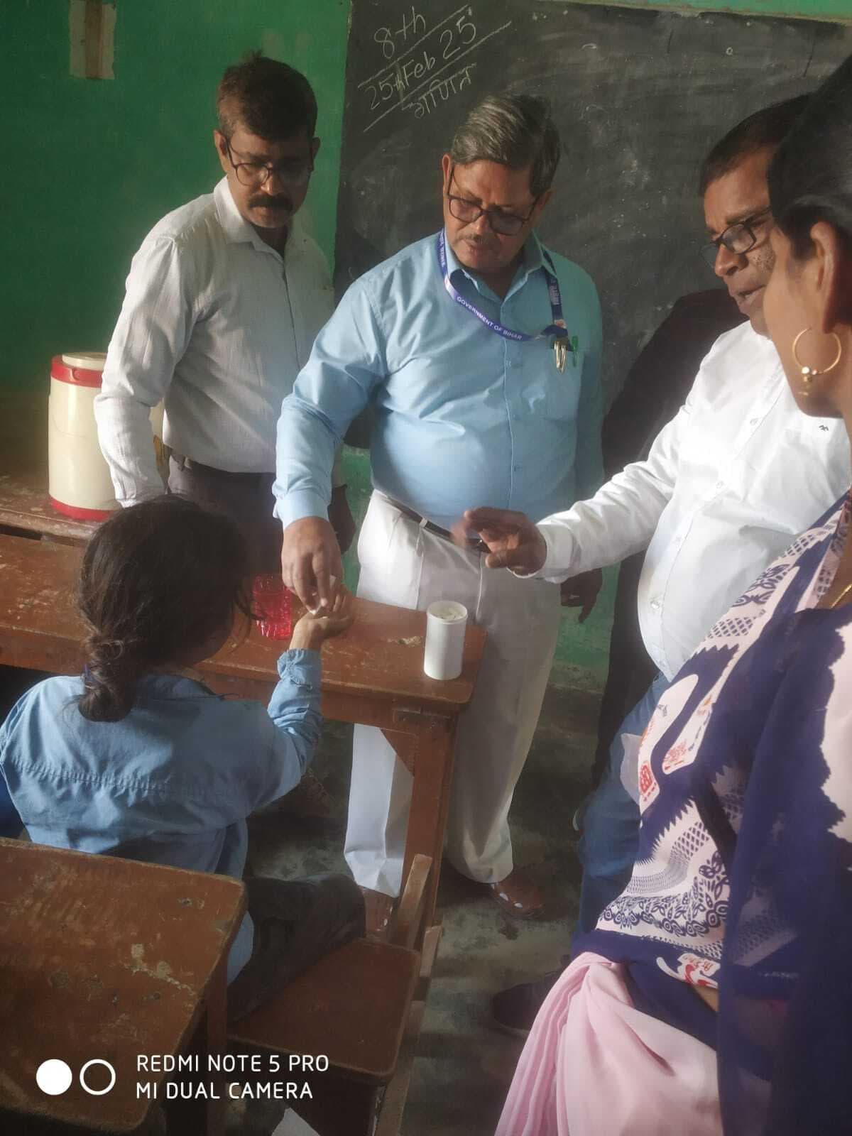 बच्चों को पिलायी गयी फाइलेरिया रोधी दवाई, किया गया जागरूक