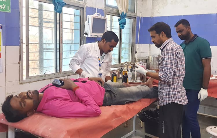 Aurangabad News : महाकुंभ से लौट रहे पश्चिम बंगाल के दो टूरिस्ट बाइक दुर्घटना में घायल