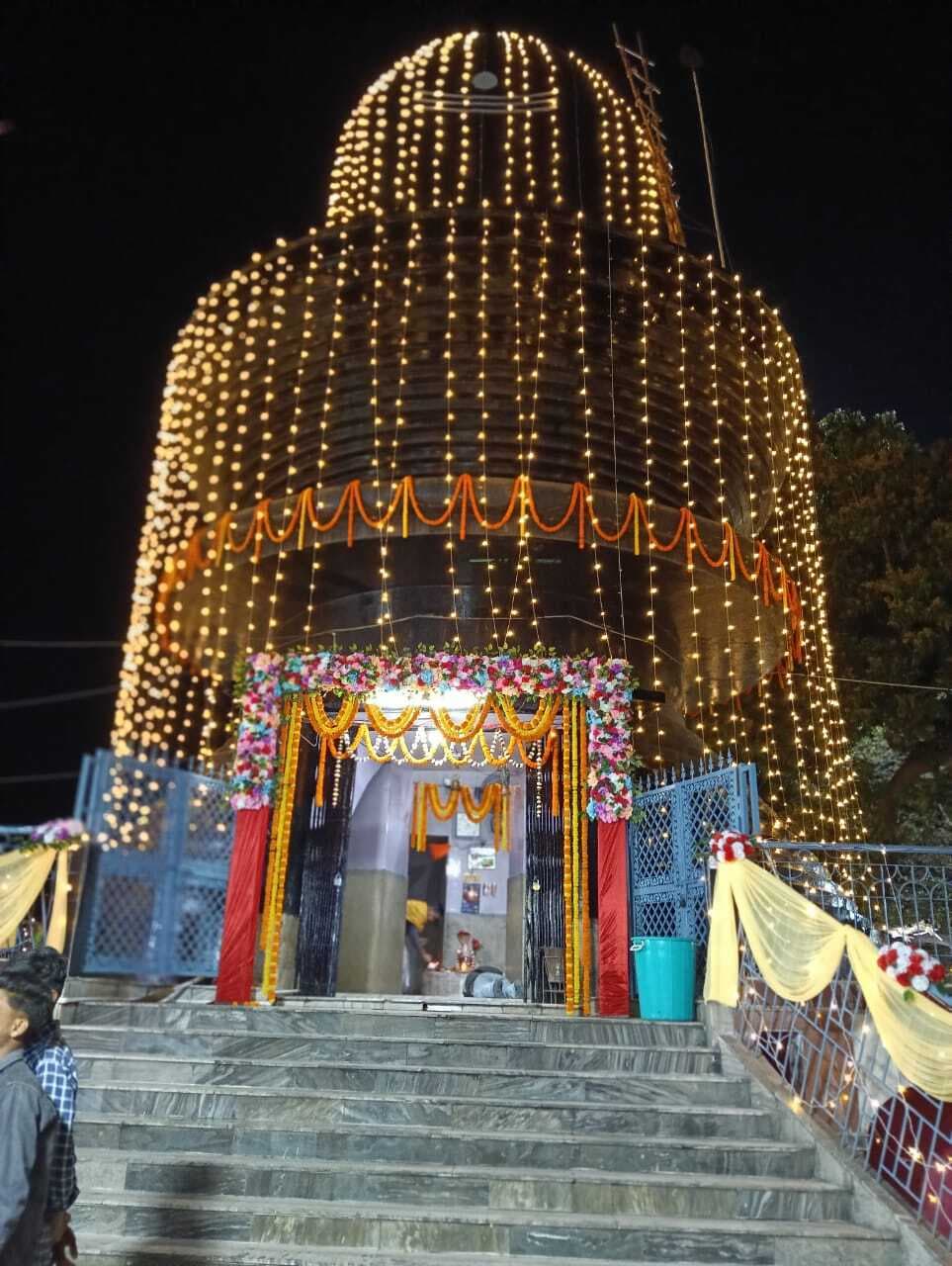 Girirdih News : महाशिवरात्रि आज, सजधज कर जिले के शिवालय तैयार