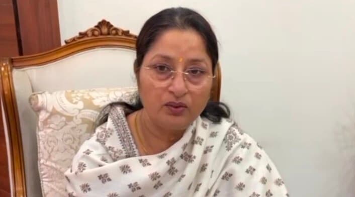 Girirdih News : राज्य सरकार लापरवाह, बच्चों के भविष्य से हो रहा खिलवाड़ : अन्नपूर्णा देवी