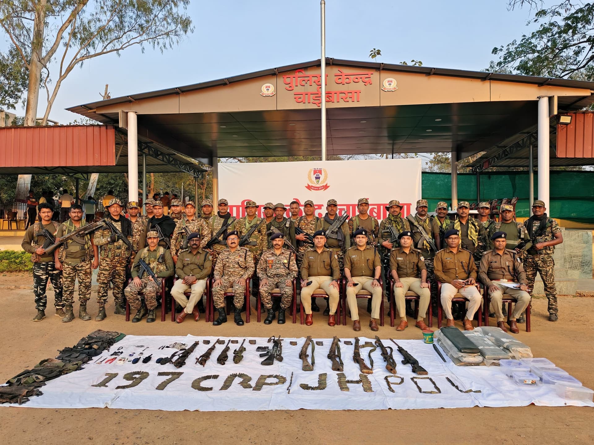 Chaibasa News : दो नक्सली डंप ध्वस्त, भारी मात्रा में हथियार व कारतूस बरामद