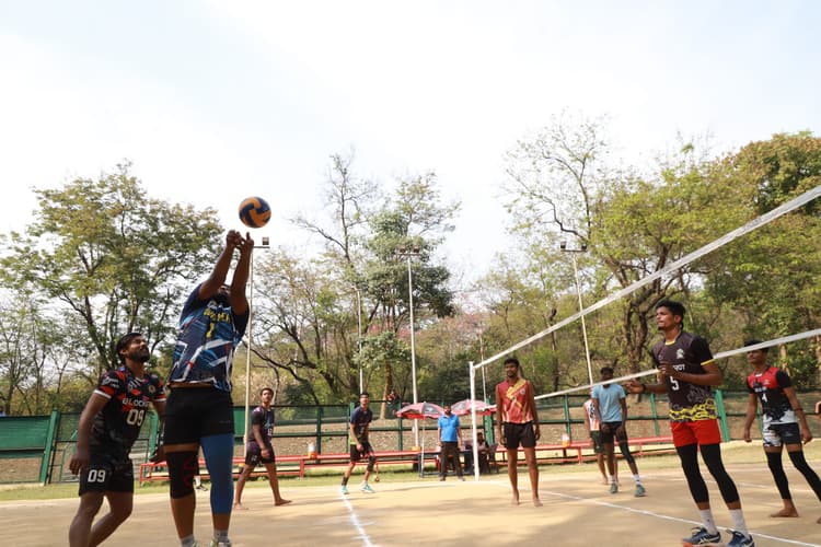 Jamshedpur : जिला वॉलीबॉल लीग का आगाज