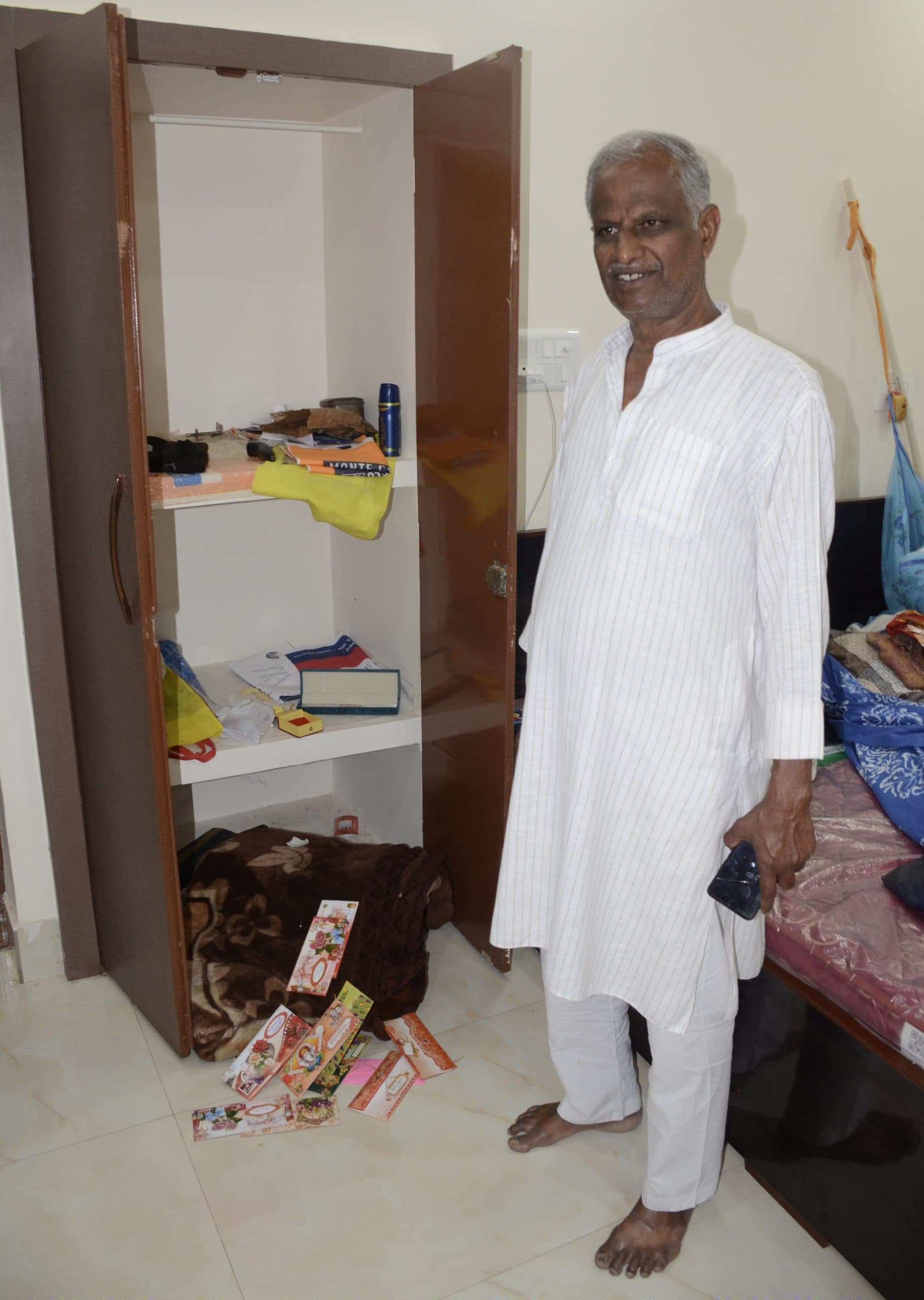 Dhanbad News : नावाडीह में बंद घर से पांच लाख के गहने व नकदी चोरी