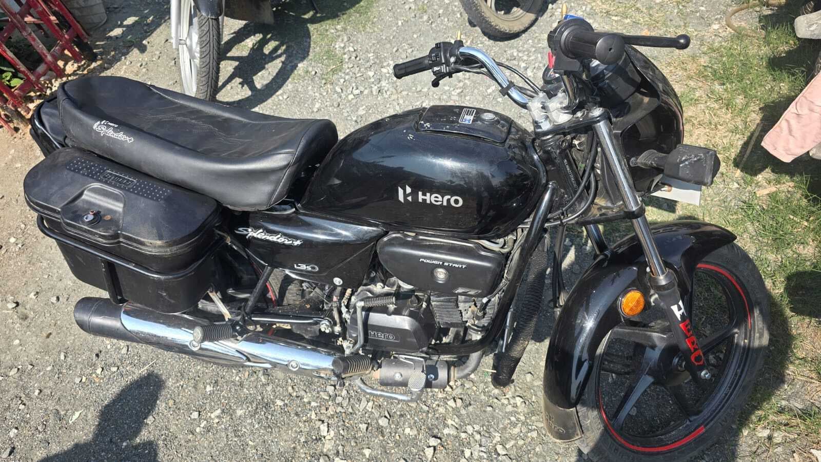 बाराचट्टी से चोरी गयी बाइक को पुलिस ने किया बरामद, दो नाबालिग पकड़ाये