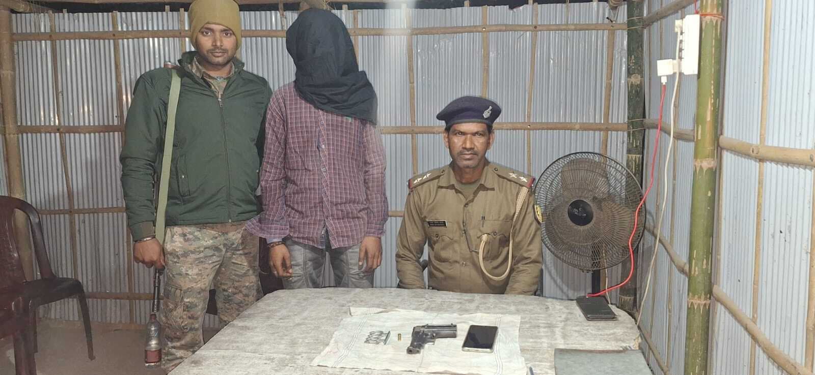 हथियार के साथ एक आरोपित गिरफ्तार