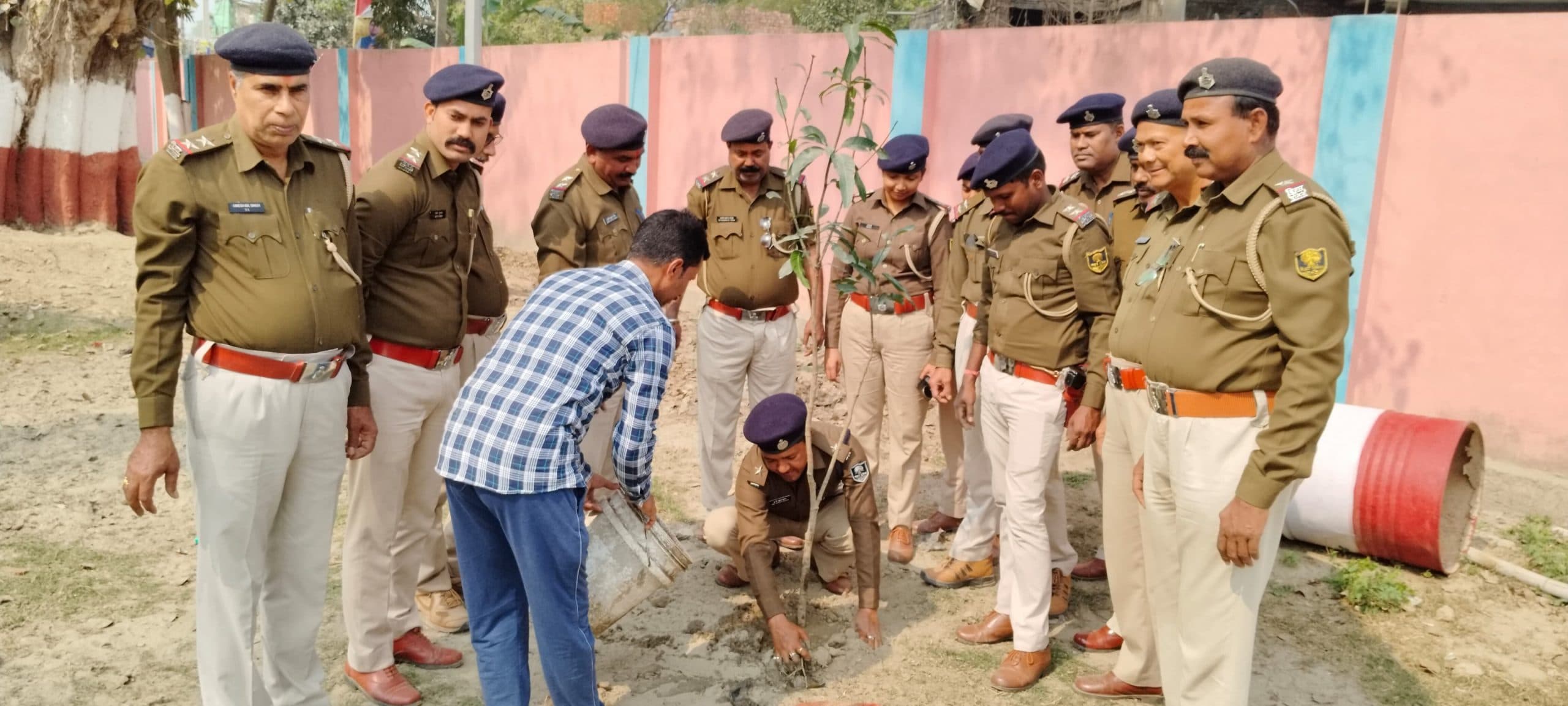 पुलिस सप्ताह पर थाना में चलाया स्वच्छता अभियान