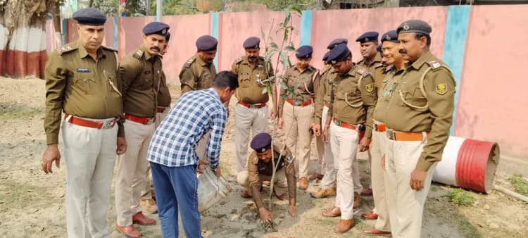 पुलिस सप्ताह पर थाना में चलाया स्वच्छता अभियान