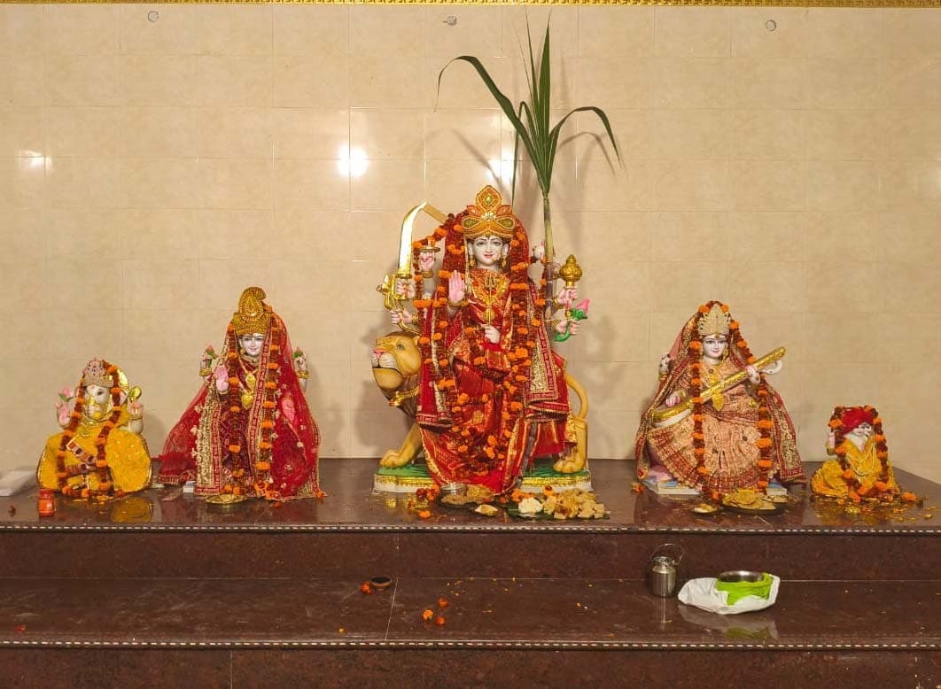 मंदिर में की गयी मां दुर्गा की मूर्ति की प्राण प्रतिष्ठा