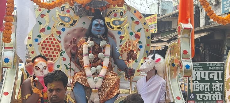 महाशिवरात्रि : हर-हर महादेव से गूंजा शिवालय, मंदिरों में उमड़ी श्रद्धालुओं की भीड़
