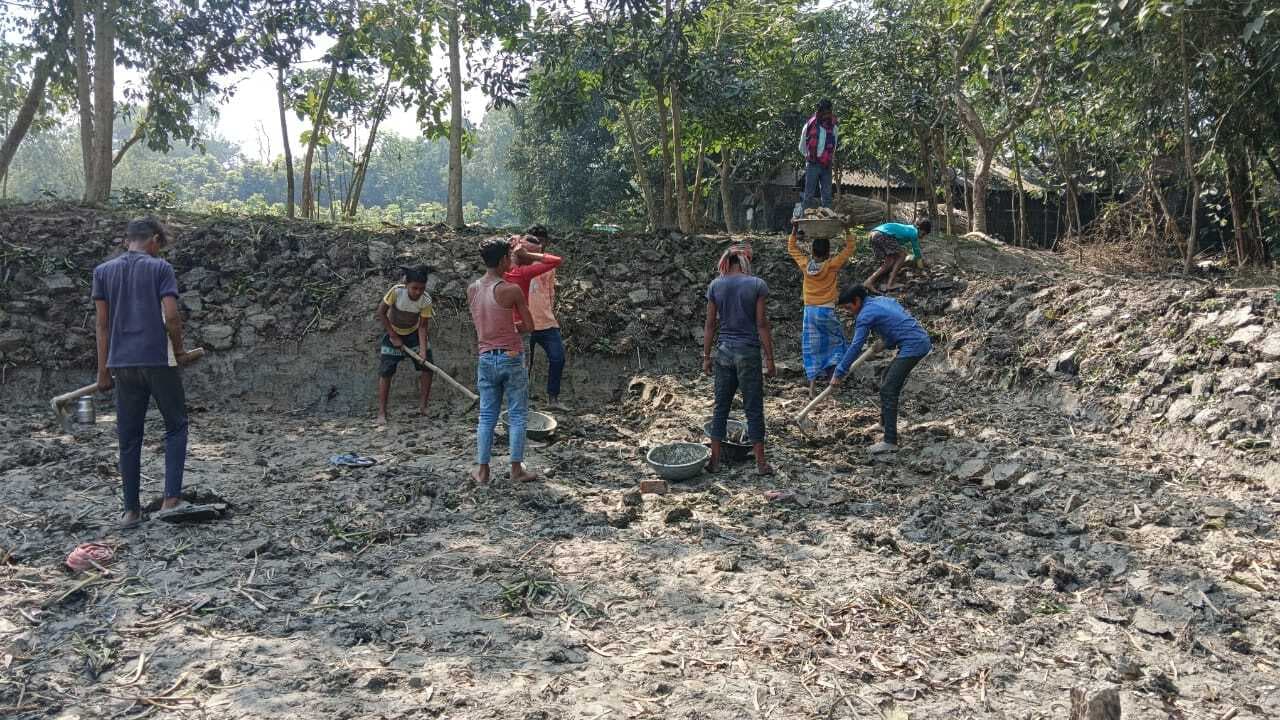 मनरेगा मजदूरों को तीन माह से नहीं मिली है मजदूरी, हाल बेहाल