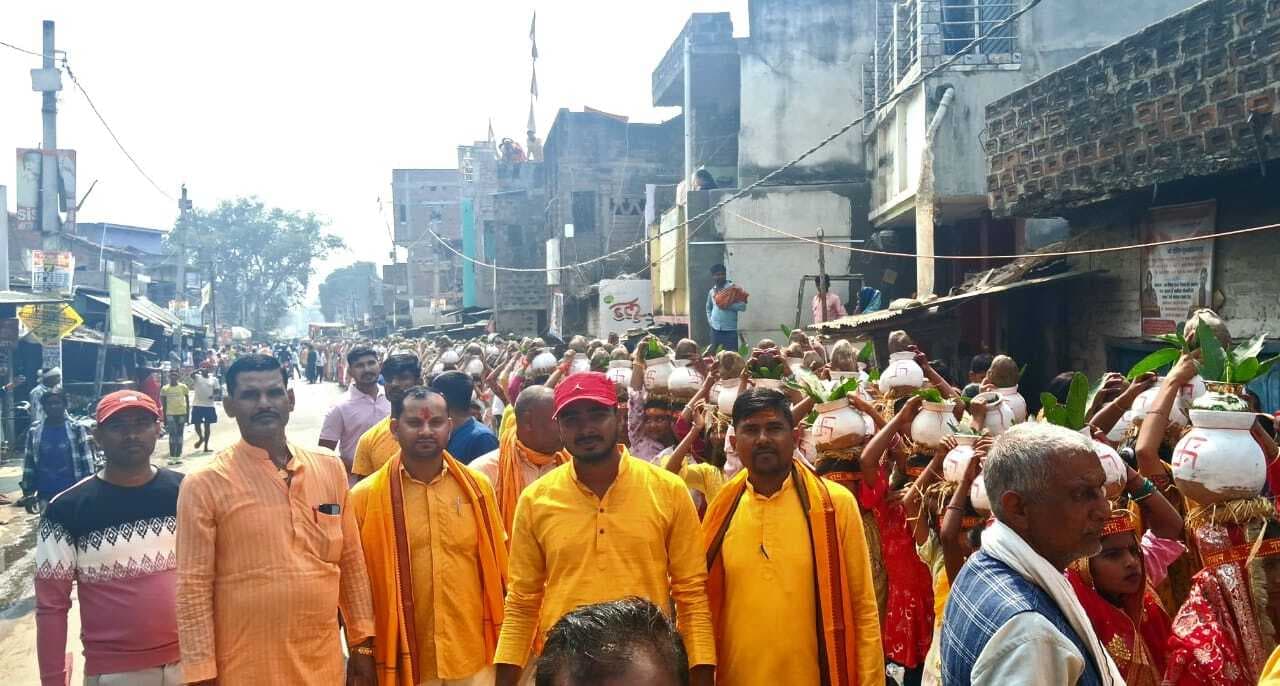 तेतरहाट में 501 कुमारी कन्याओं की निकाली गयी शोभायात्रा