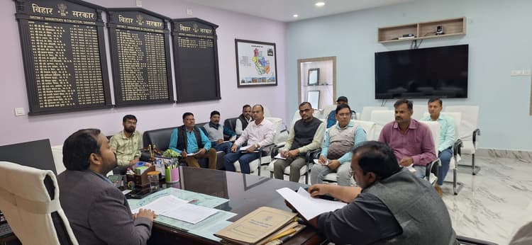 क्रियान्वयन प्रगति धीमी होने पर डीएम ने जतायी सख्त नाराजगी