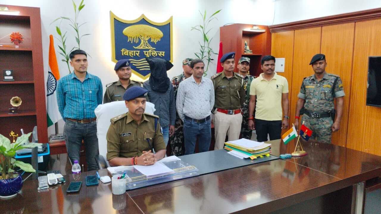 टॉप टेन 25 हजार का इनामी अपराधी को किशनगंज से पुलिस ने किया गिरफ्तार