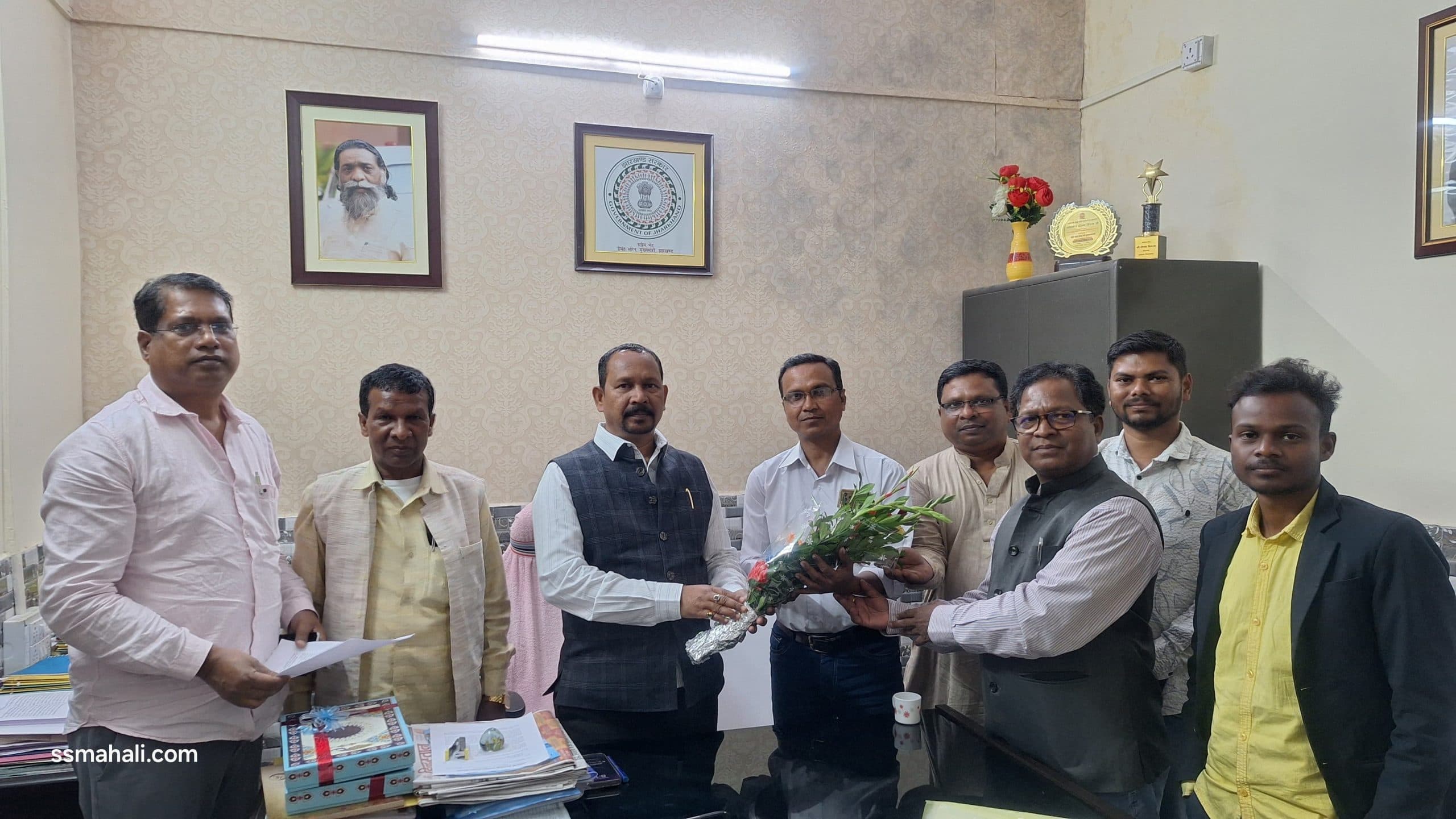 Jamshedpur News: स्वशासन व्यवस्था के प्रतिनिधिमंडल ने मंत्री दीपक बिरुआ से की मुलाकात