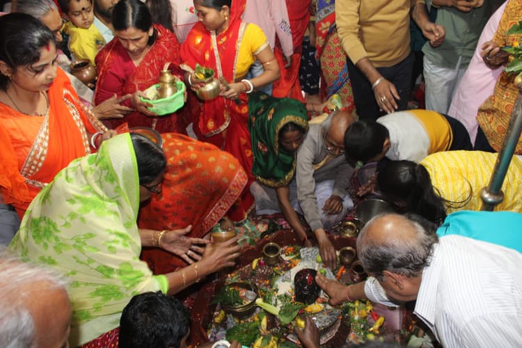 प्रखंड क्षेत्र में शिवालयों से निकाली गयी शिव की भव्य बारात, बड़ी संख्या में श्रद्धालुओं ने लिया भाग