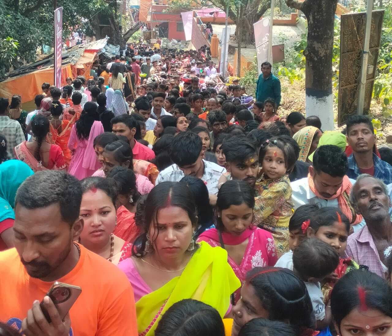 हर-हर महादेव व ऊं नम: शिवाय से गूंजा गाजेश्वरनाथधाम