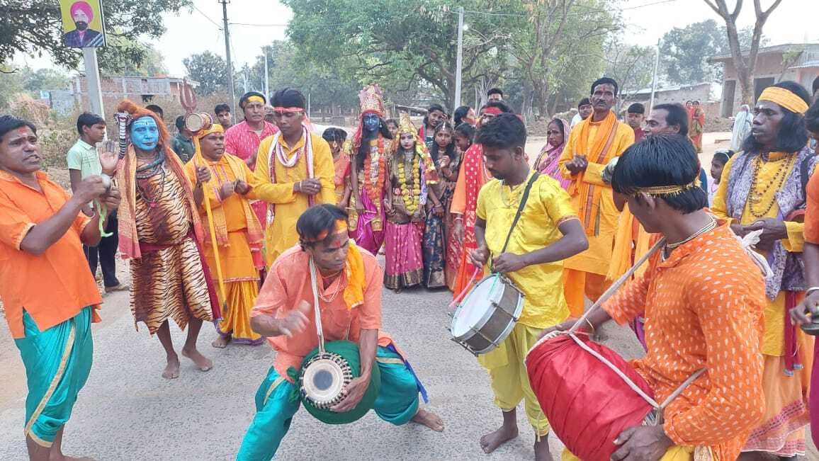 मसलिया और दलाही के शिवालयों जलार्पण को उमड़े श्रद्धालु