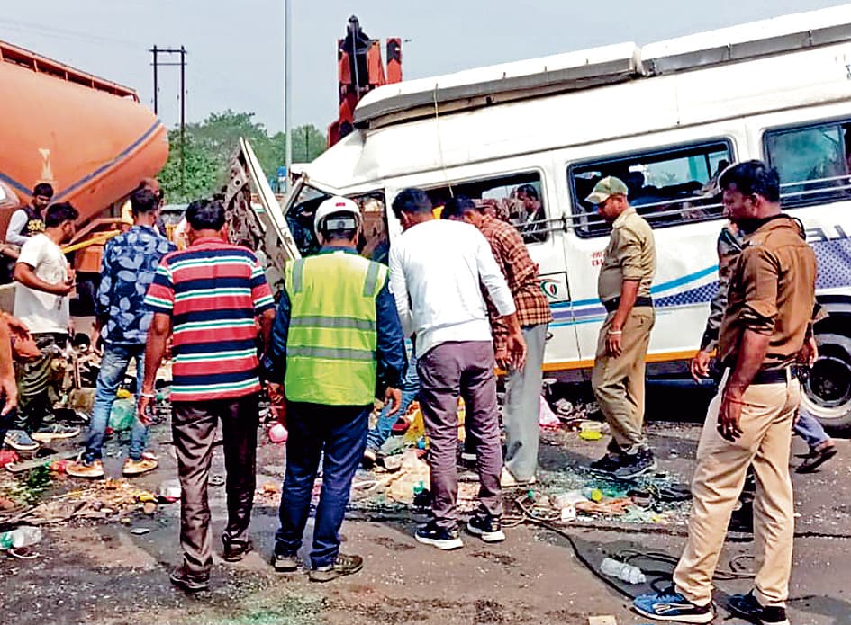 महाकुंभ से लौट रही बस गलसी में दुर्घटनाग्रस्त, 27 यात्री हुए घायल