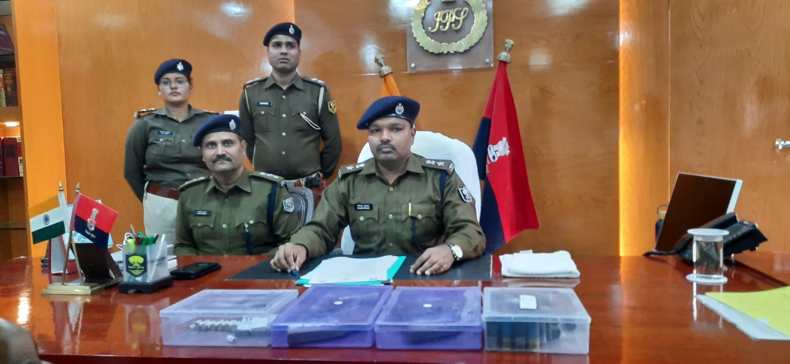 Madhubani News : भारी मात्रा में अवैध हथियार व कारतूस के साथ युवक धराया