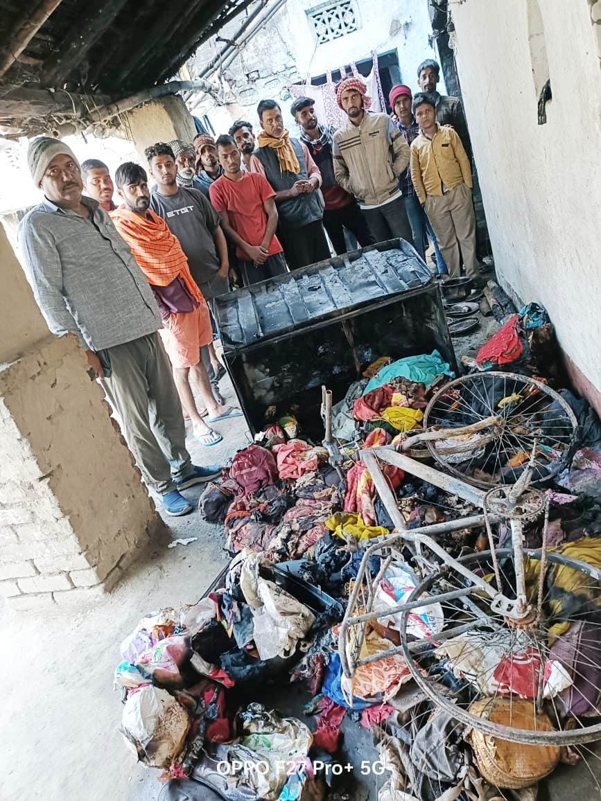 Aurangabad News : गोड़तारा गांव में अचानक लगी आग