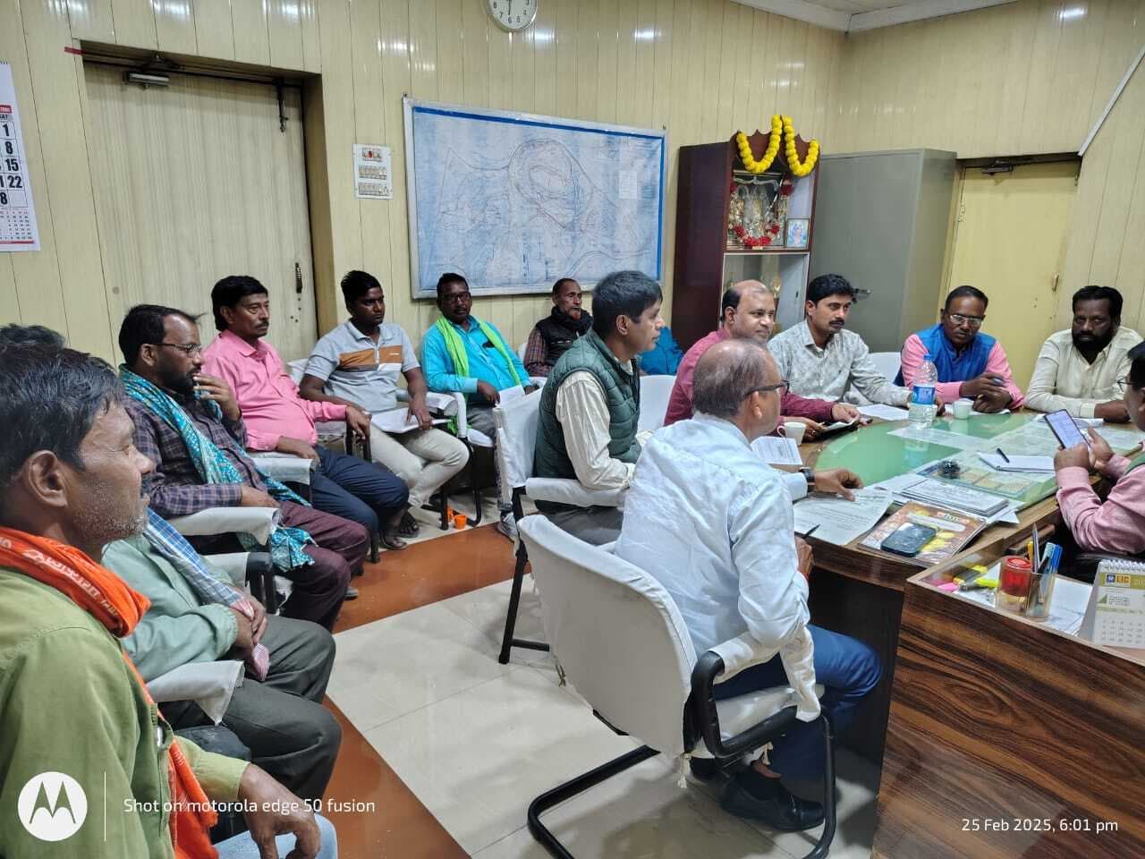 Bokaro News : श्रमिकों और विस्थापितों की मांगों पर प्रबंधन ने दिया आश्वासन