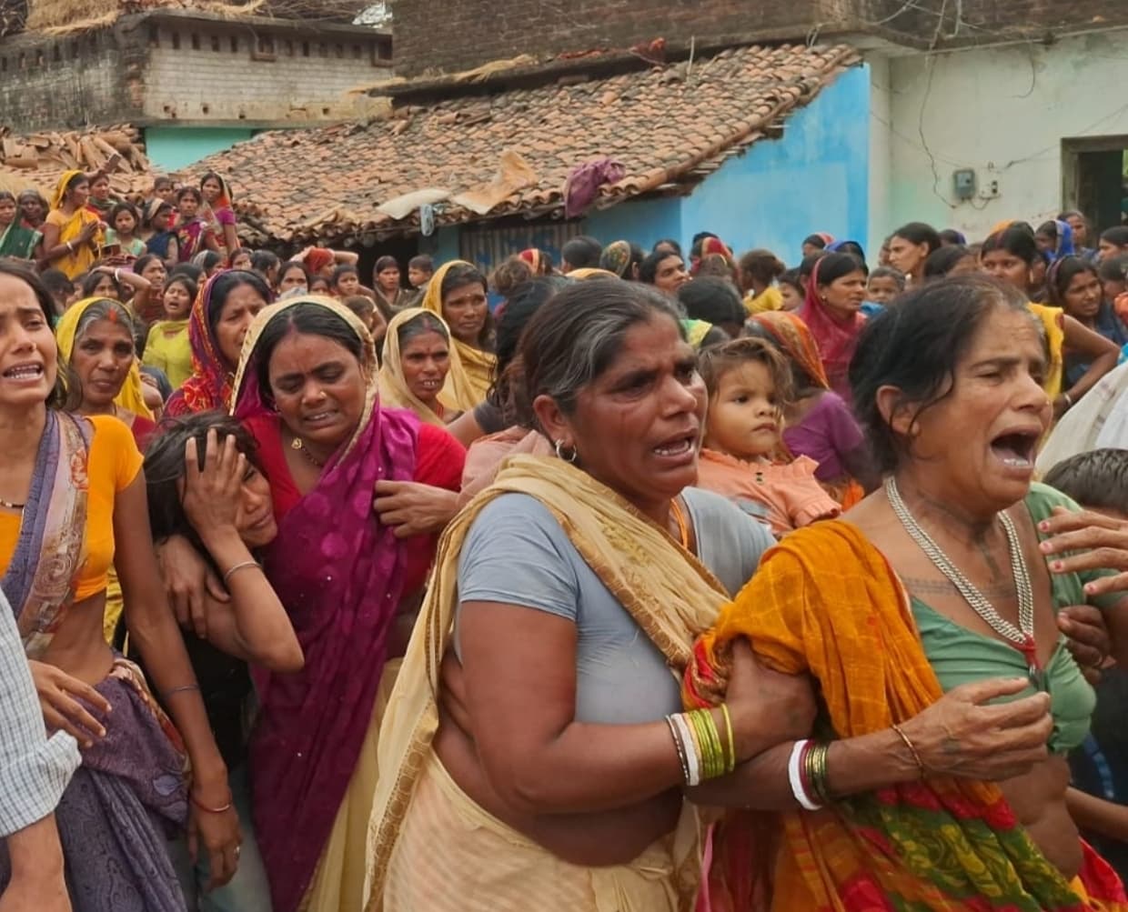 बेलाटांड़ के युवक की बेंगलुरु में मौत, शव पहुंचने के बाद परिजनों में कोहराम