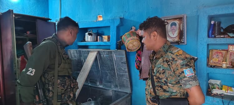 Bokaro News : लुपसाडीह में दुकान व घर से दो लाख की चोरी