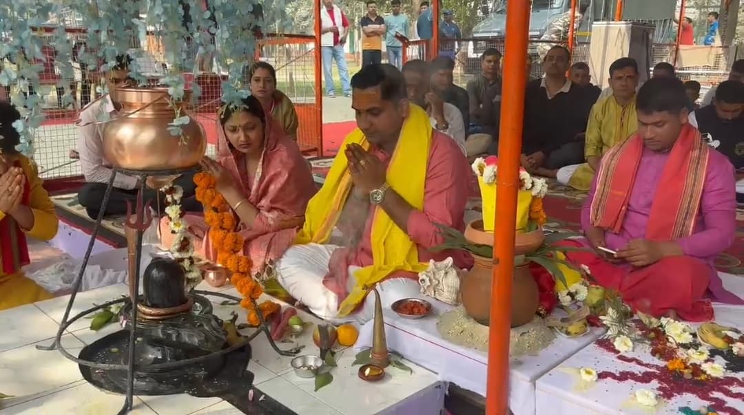 Madhubani News : 48वीं वाहिनी सशस्त्र सीमा बल ने मंदिर में किया रूद्राभिषेक