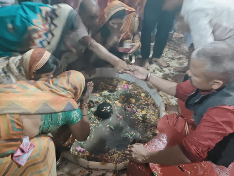 Madhubani News : विभिन्न जगहों पर कीर्तन भजन, सांस्कृतिक कार्यक्रम