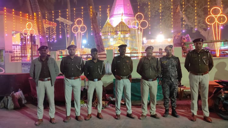 Darbhanga News: जलाभिषेक के दौरान शिव मंदिरों में सुरक्षा का रहा पुख्ता प्रबंध