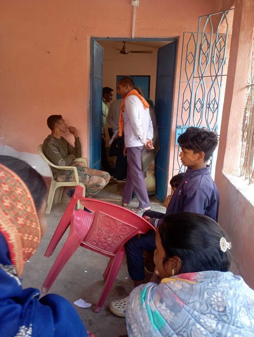 Giridih News :एक आधार केंद्र पर आश्रित है सवा लाख की आबादी