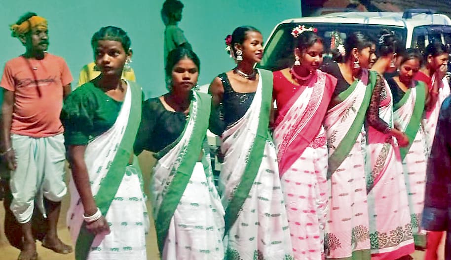 Seraikela Kharsawan news : अपनी संस्कृति व परंपरा को न भूलें : सोनाराम बोदरा